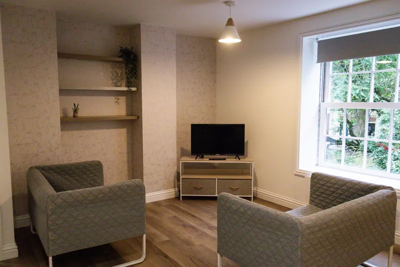 Bank Street // Luxury 1 Bed Flat // Aug 2026 - Image 4